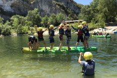 Jeu canoë en Famille à Vallon Pont d’Arc