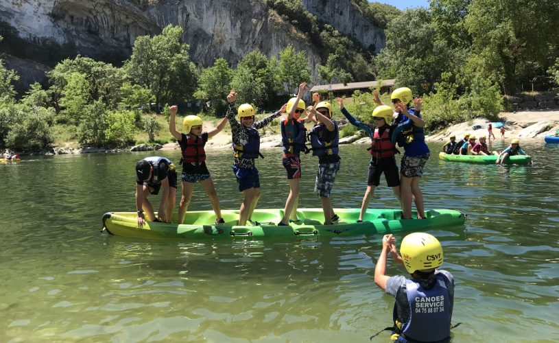 Jeu canoë en Famille à Vallon Pont d’Arc