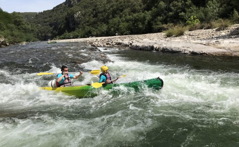 Rapide en canoë kayak dans les gorges de l’Ardeche