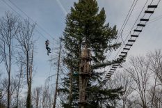 Jaujac – Accrobranche accroche toi aux branches – tyrolienne ©sourcesetvolcans