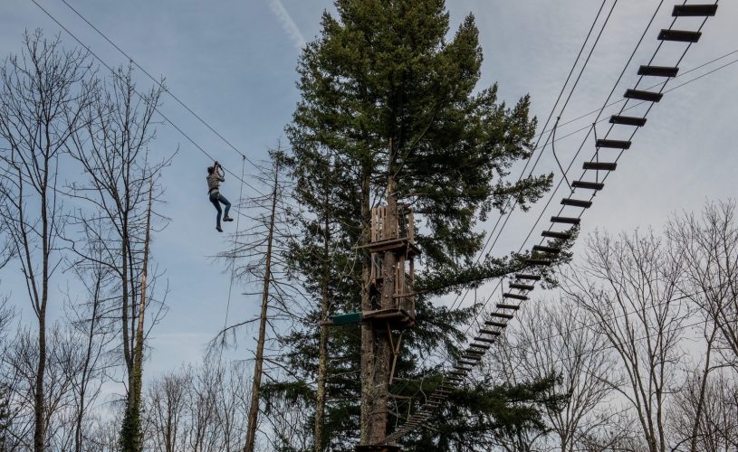 Jaujac – Accrobranche accroche toi aux branches – tyrolienne ©sourcesetvolcans