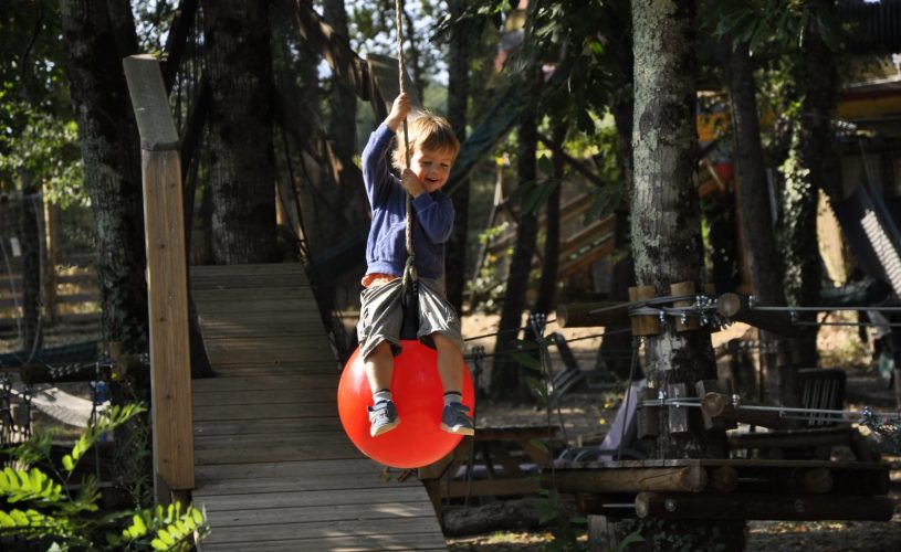 Bois des Jeux – aire de jeux enfants en Ardèche