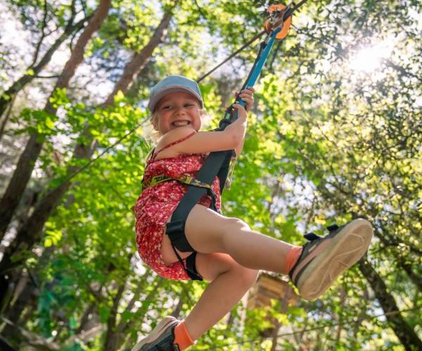 Accrobranche activité enfant Ardèche et Gard