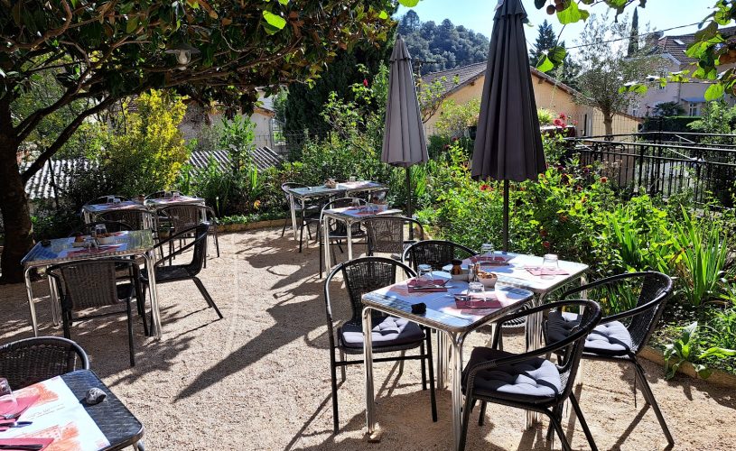 Terrasse coté canal