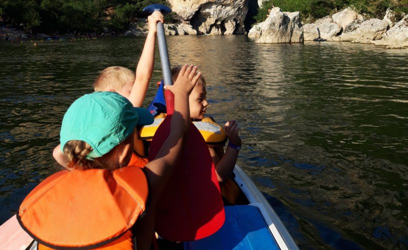 descente en canoe à partir de 4 ans avec un guide ardèche