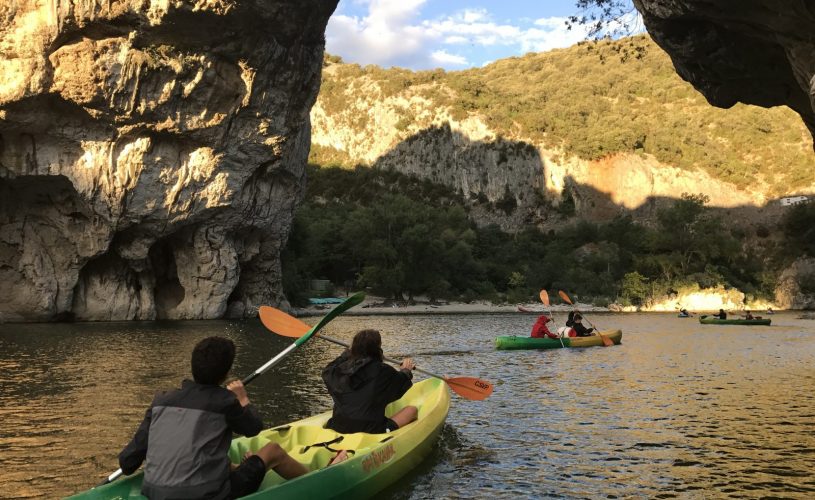 Kayacorde canoë famille en soirée sous le pont d’Arc